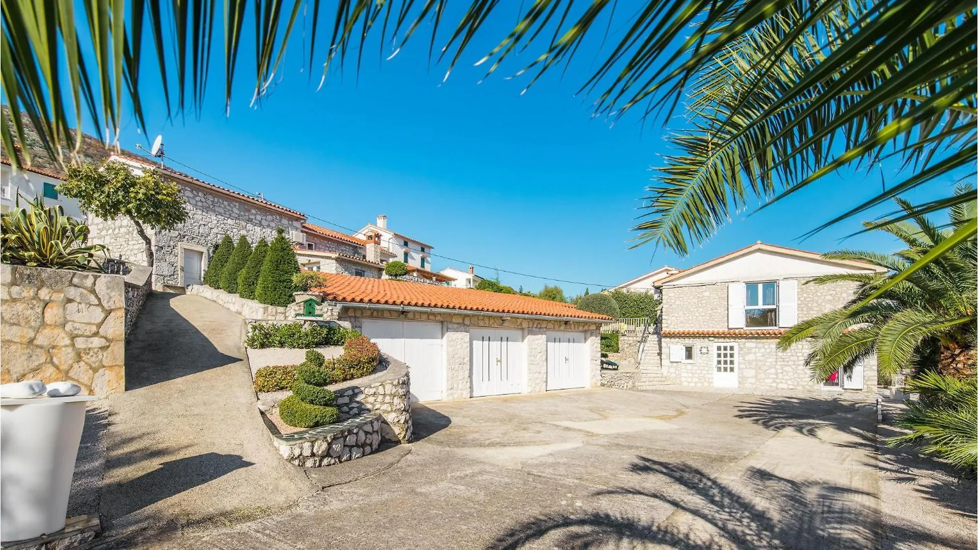 2 Bedroom Pet Friendly Apartment In Ravni