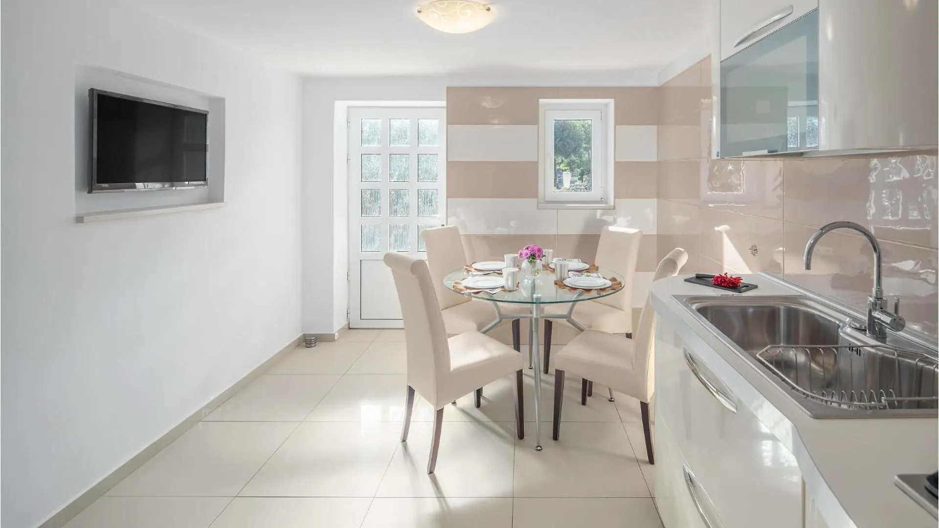 2 Bedroom Pet Friendly Apartment In Ravni