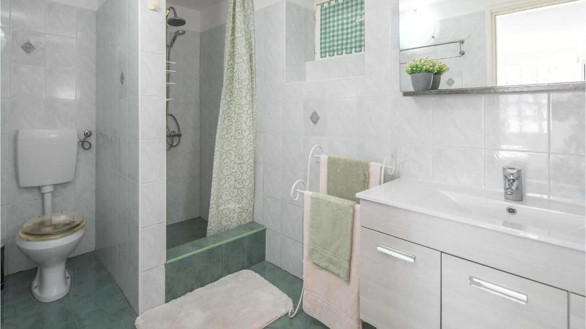2 Bedroom Pet Friendly Apartment In Ravni 0*,